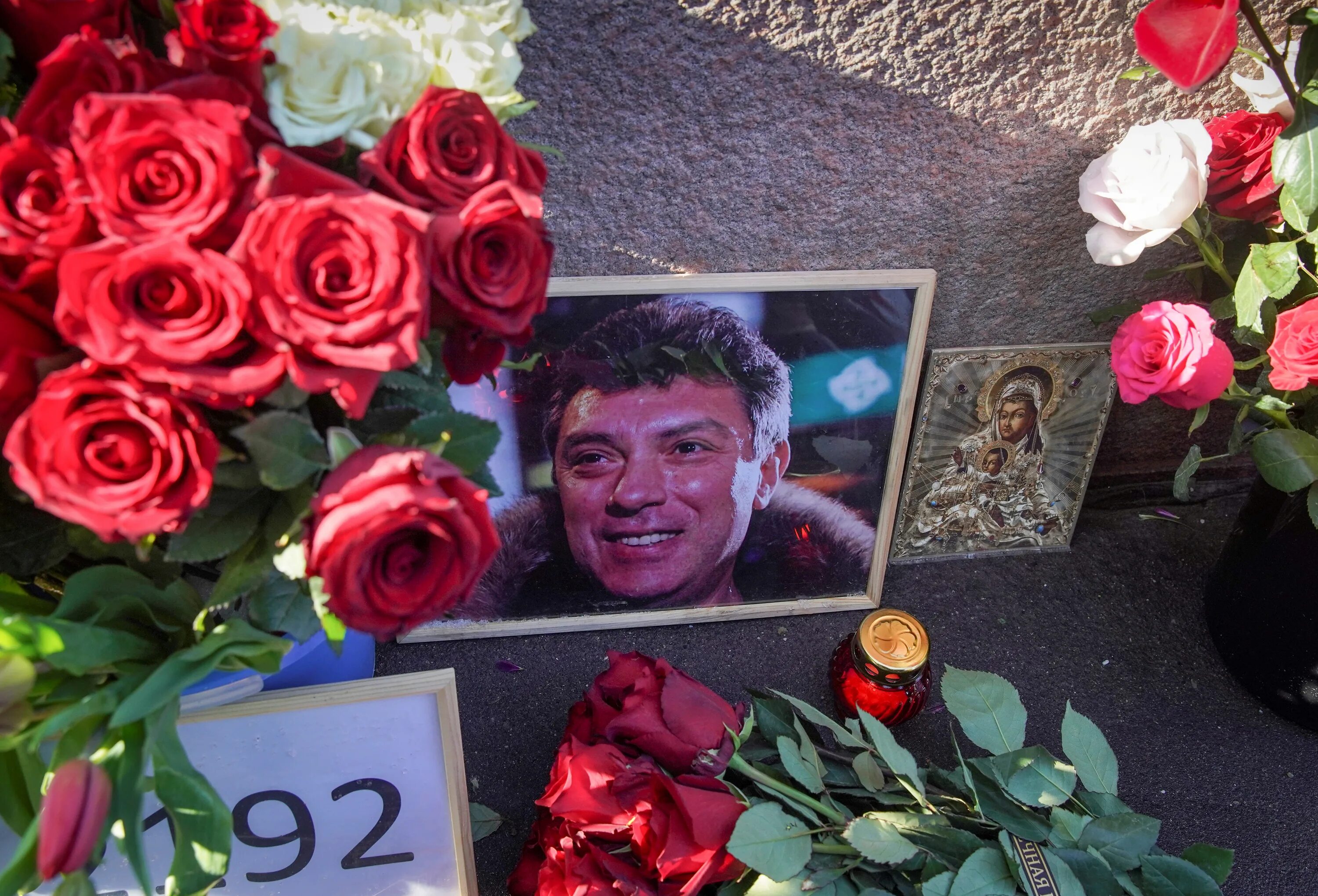 Митинг памяти немцова. Памятник бориса немцова. День памяти бориса немцова. День памяти бориса немцова. Немцов предатель.