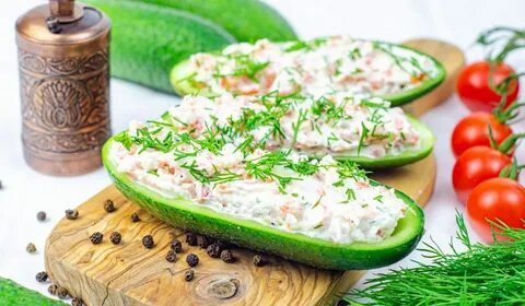 Огурец фаршированный сыром