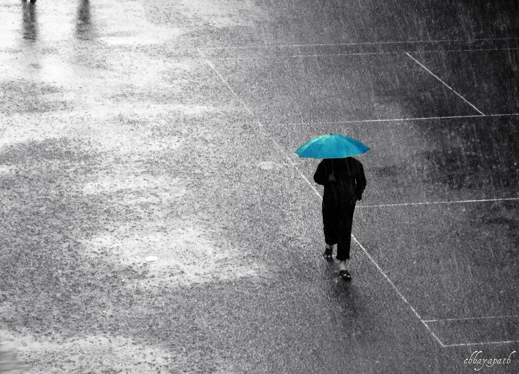 Yomgʻir rasmlari. Yomgʻir kartinka. Walk on a Rainy Day. Girls Walking in the Rain. Am walking in the rain