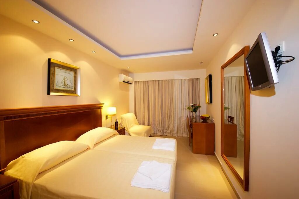 Отель авалон фото. Отель беверли хиллс юань. Avalon beverly hills. Американская комедия в гостинице отель авалон. Отель авалон.