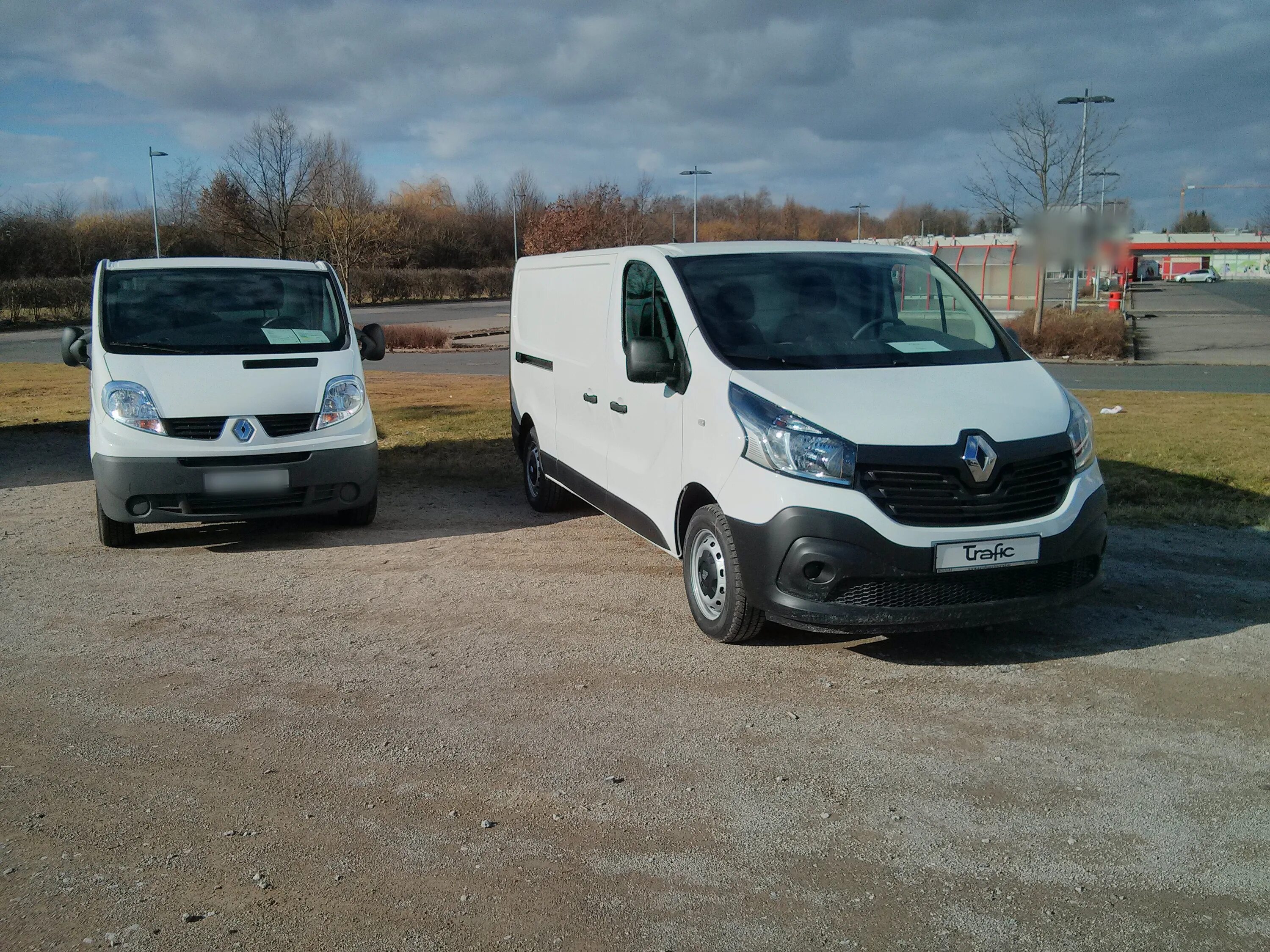 File:Renault Trafic Combi (III) - h 29062016.jpg - Wikipedia