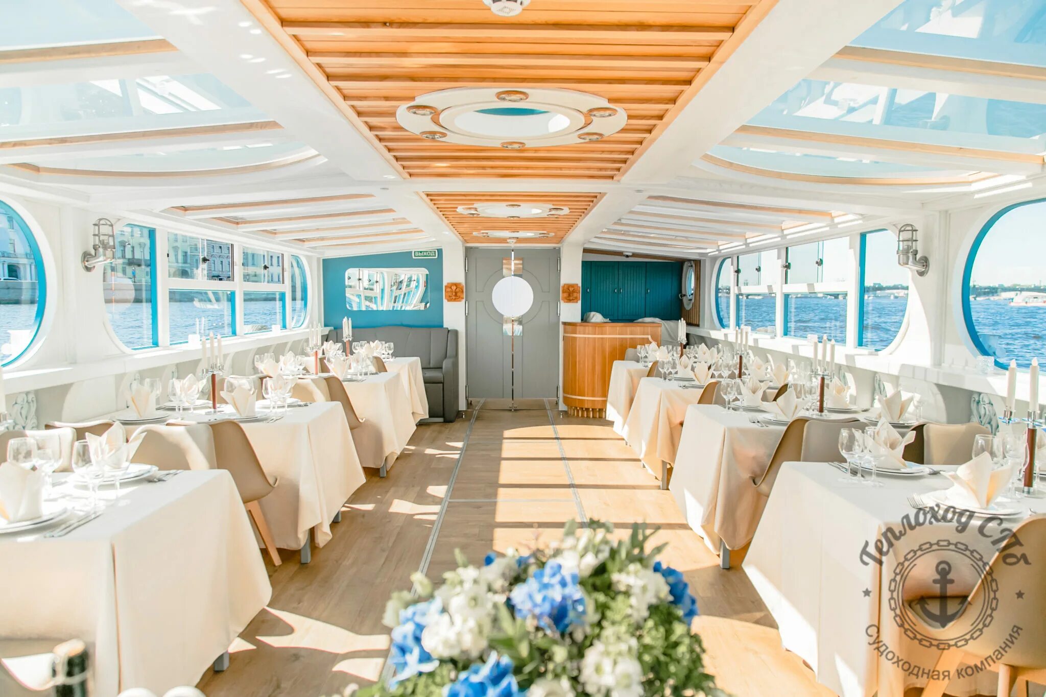 Теплоход санкт-петербург. Теплоход персей банкет. Свадьба в питере на теплоходе. Теплоход санкт. Теплоход санкт-петербург.