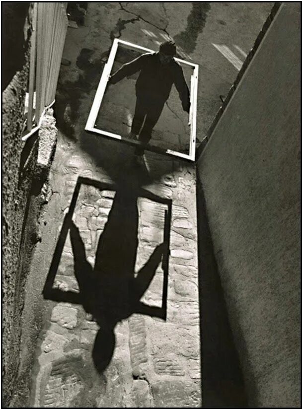 Игра теней без регистрации. Станко Абаджич. Тень человека на стене. Игра с тенью. Игра теней фото.
