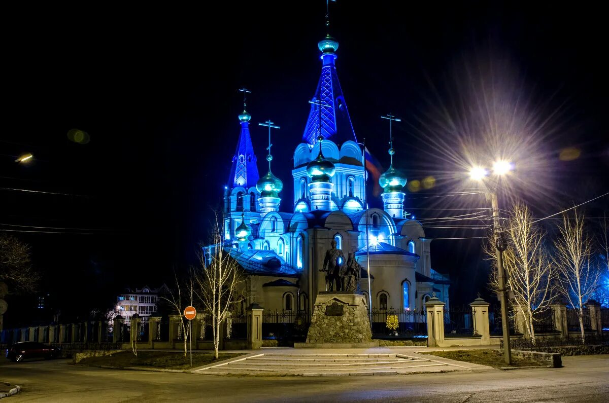 Храм святого александра киев ночью. Ночной тамбов церкви. Храм христа спасителя. Красивая церковь ночью. Работает ли церковь ночью.