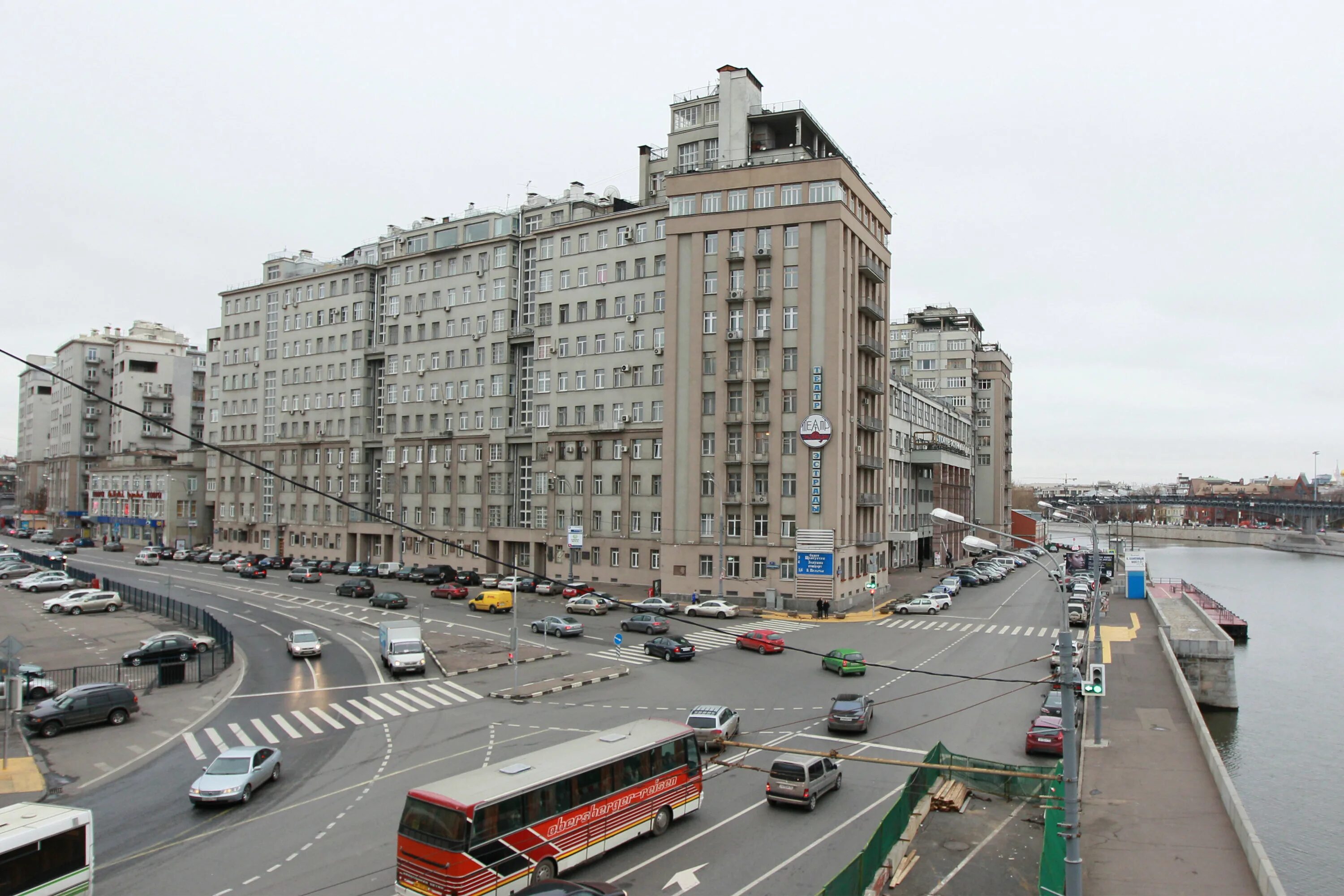 Дом на набережной кто жил. Дом на набережной, Москва, улица Серафимовича, 2. Улица Серафимовича дом 2. Серафимовича дом 2 Москва. Музей дом на набережной улица Серафимовича дом 2.