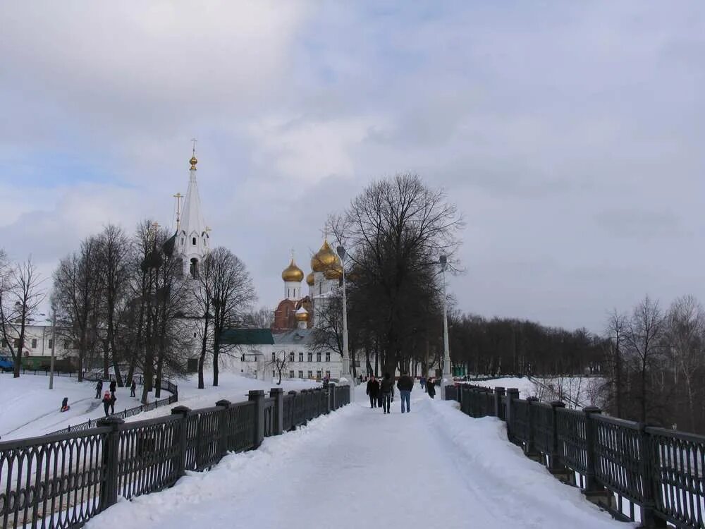 Ярославль зимой. Ярославль зимой. Ярославль зимой достопримечательности. Ярославль зимой центр. Каток в парке тысячелетия ярославль.