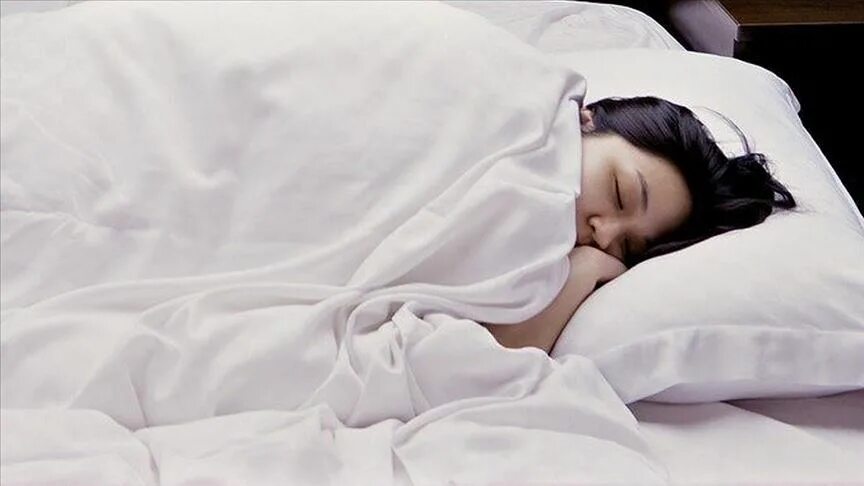 Im go sleep. Человек в постели. get enough sleep. didn&#039;t get enough sleep.