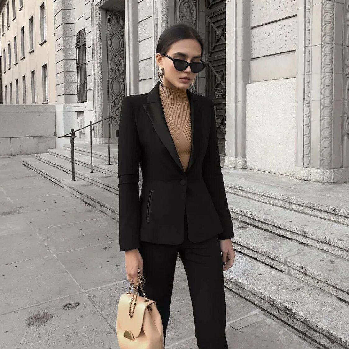 Строгий образ