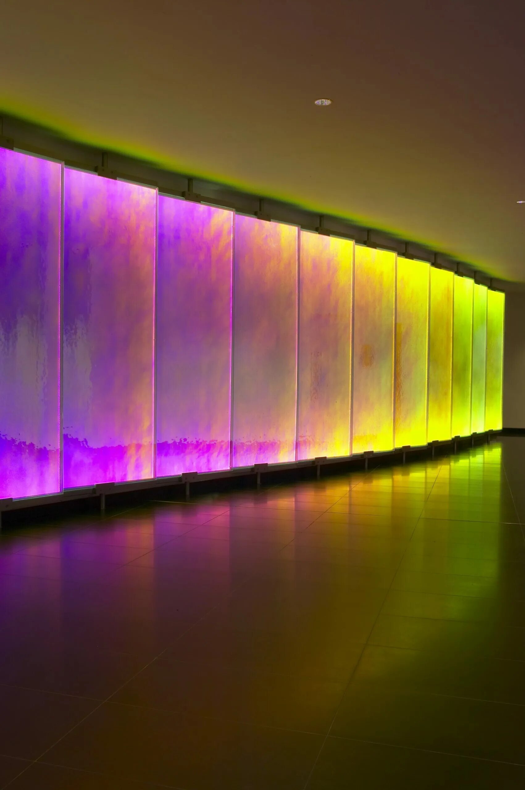 Светодиодные инсталляции. Инсталляция из светодиодных экранов. Светодиодные инсталляции. Bi led линзы logan 2. Led install.