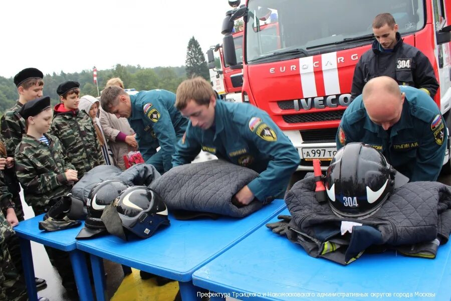 Служебная подготовка мчс россии. Физическая подготовка пожарных. Тренировка мчс. Подготовка мчс россии. Подготовка газодымозащитников.