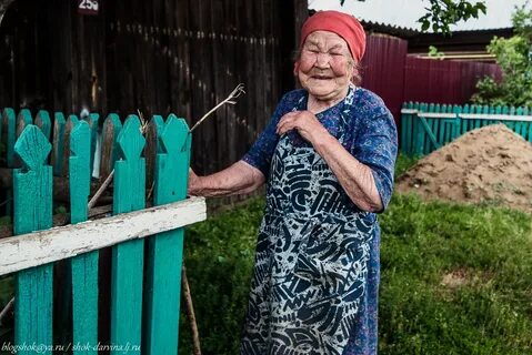 Старушка садиться