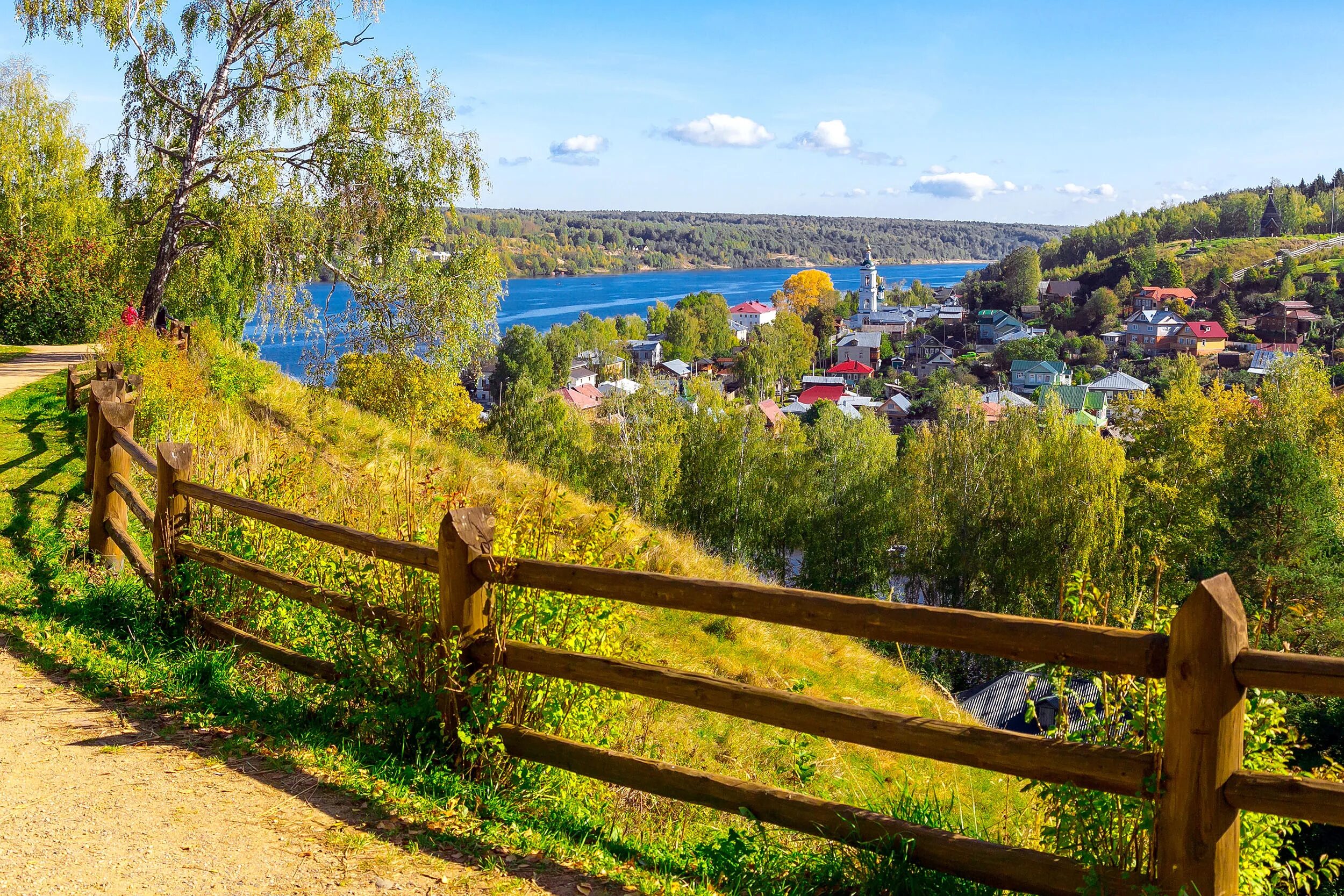 Плёс город. Плёс улицы города. Луга Плес. Плес лето. Коттеджный поселок плес