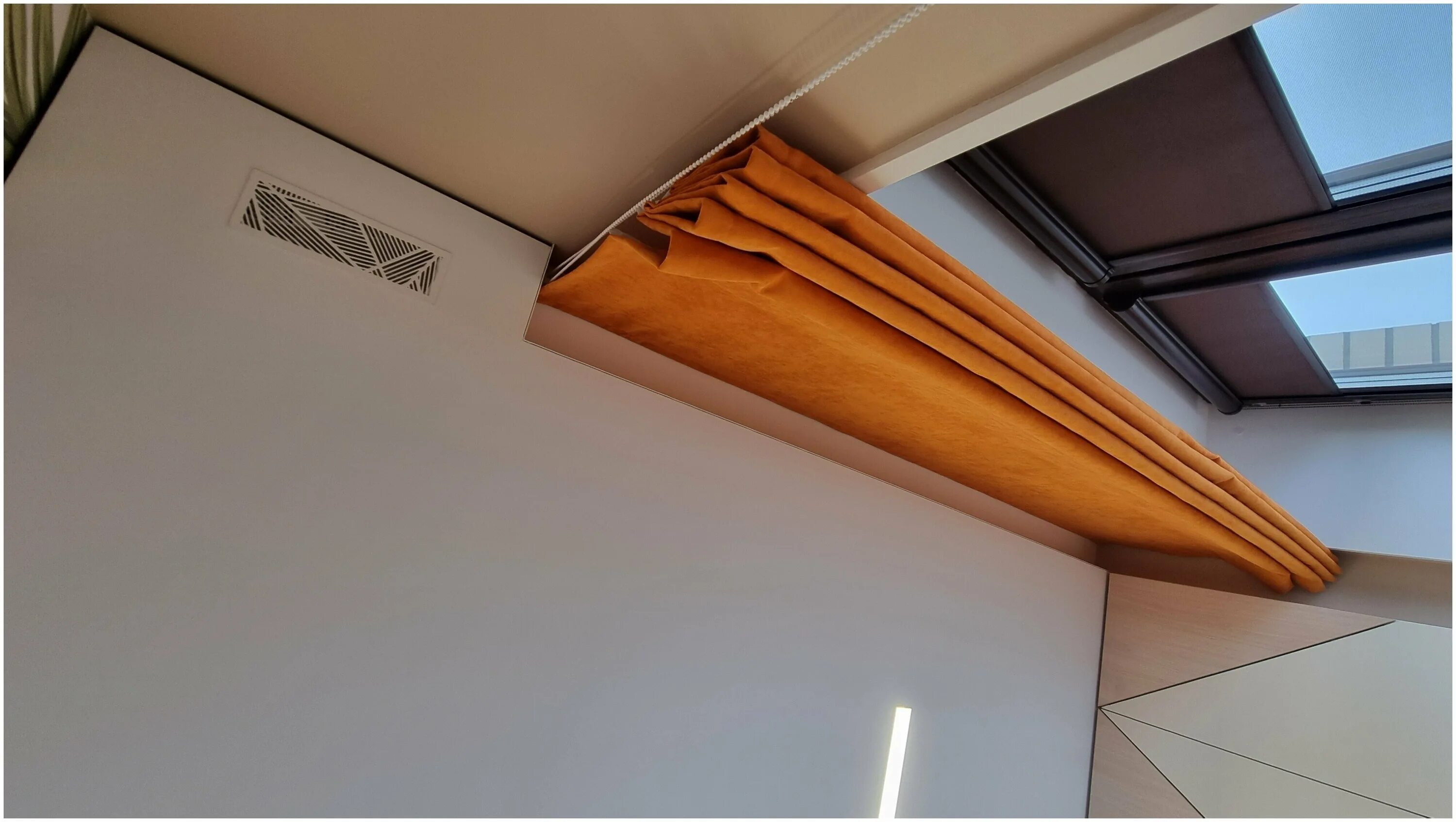 Решетка вентиляционная d58. Магнитная решетка для натяжного потолка. Вентиляционная решетка на кухне в потолке. Вентиляционное отверстие диффузор 100 мм. Декоративные решетки для воздуховодов.