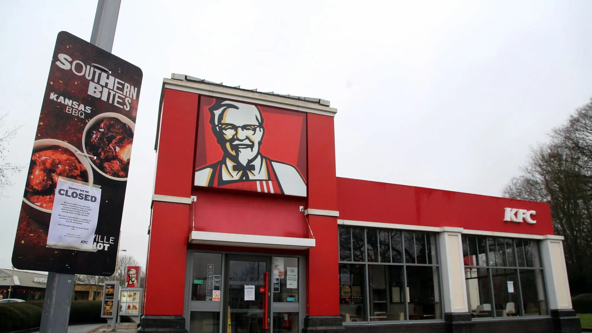 Kfc закрыли. Kfc ресторан. kfc баннер. реклама кфс. kfc слоган.