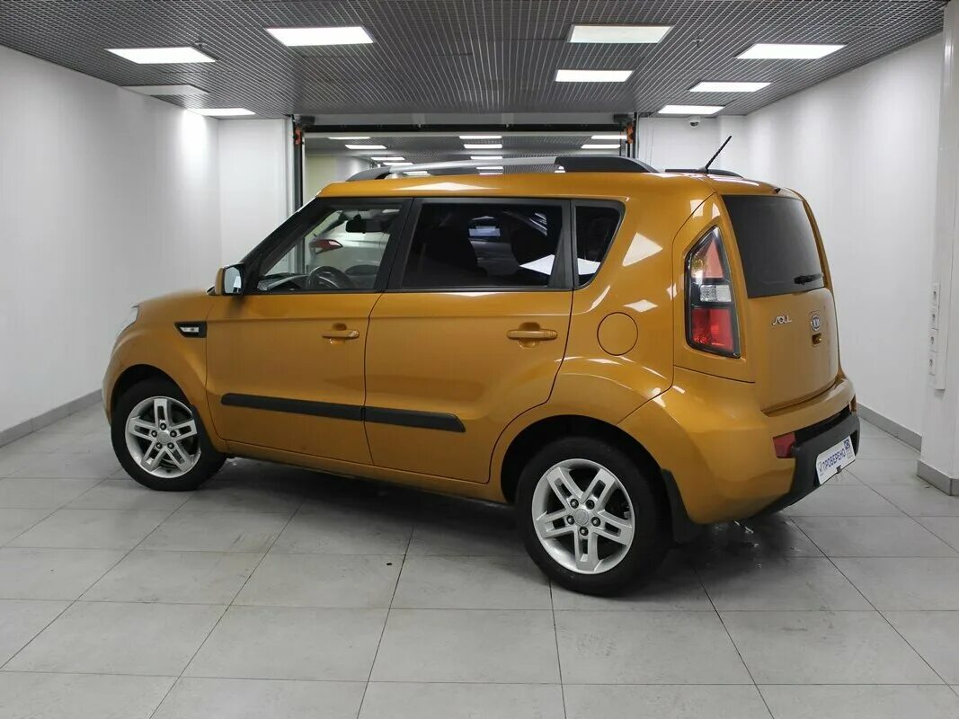 Авито купить киа соул. Kia Soul 2011. Kia Soul 1. Киа соул 2011 оранжевый. Kia Soul 1.6.