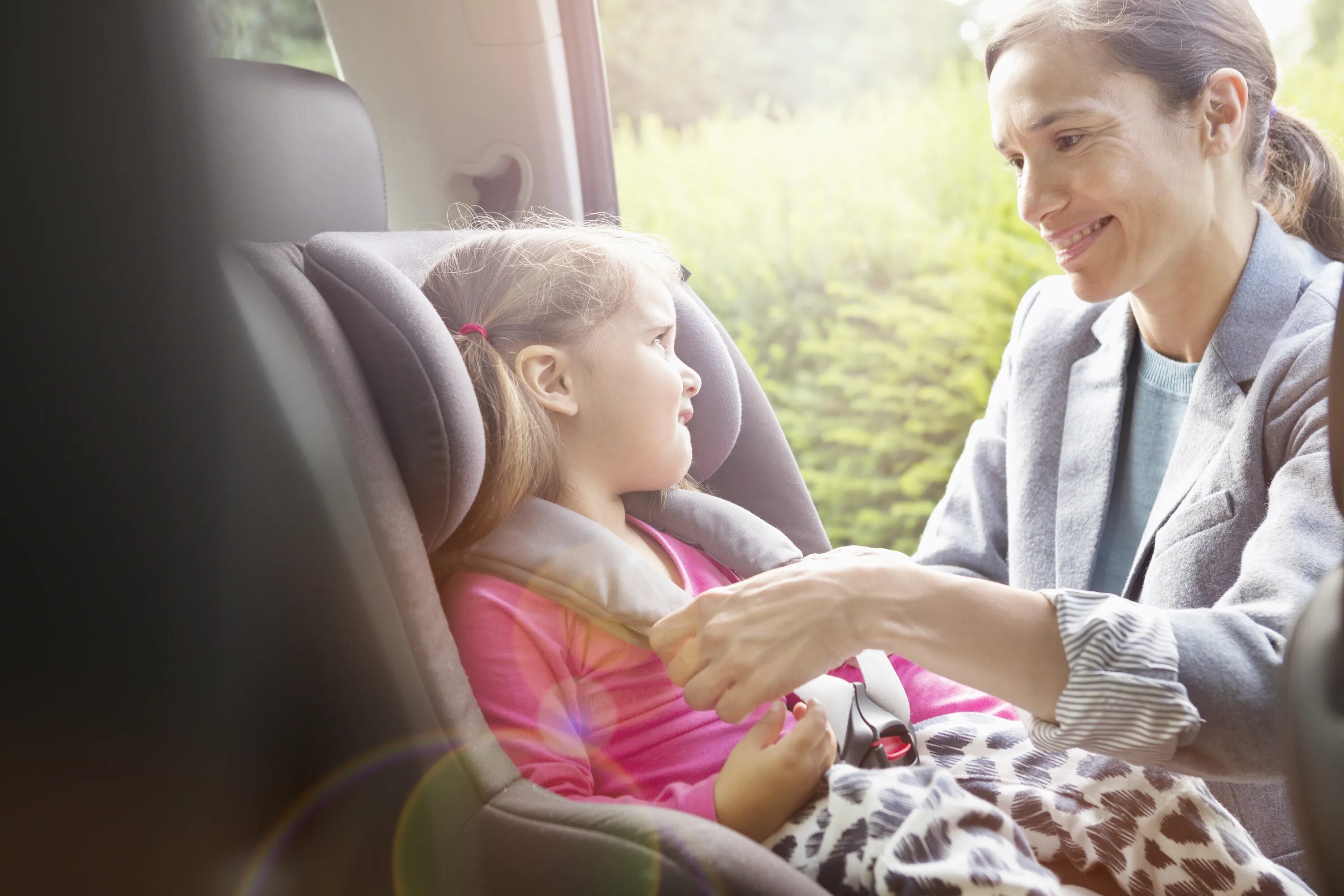 Back to school дети. Сопровождающий ребенка как называется. Сопровождающий ребенка как называется. Автоняня. Самолет для детей.