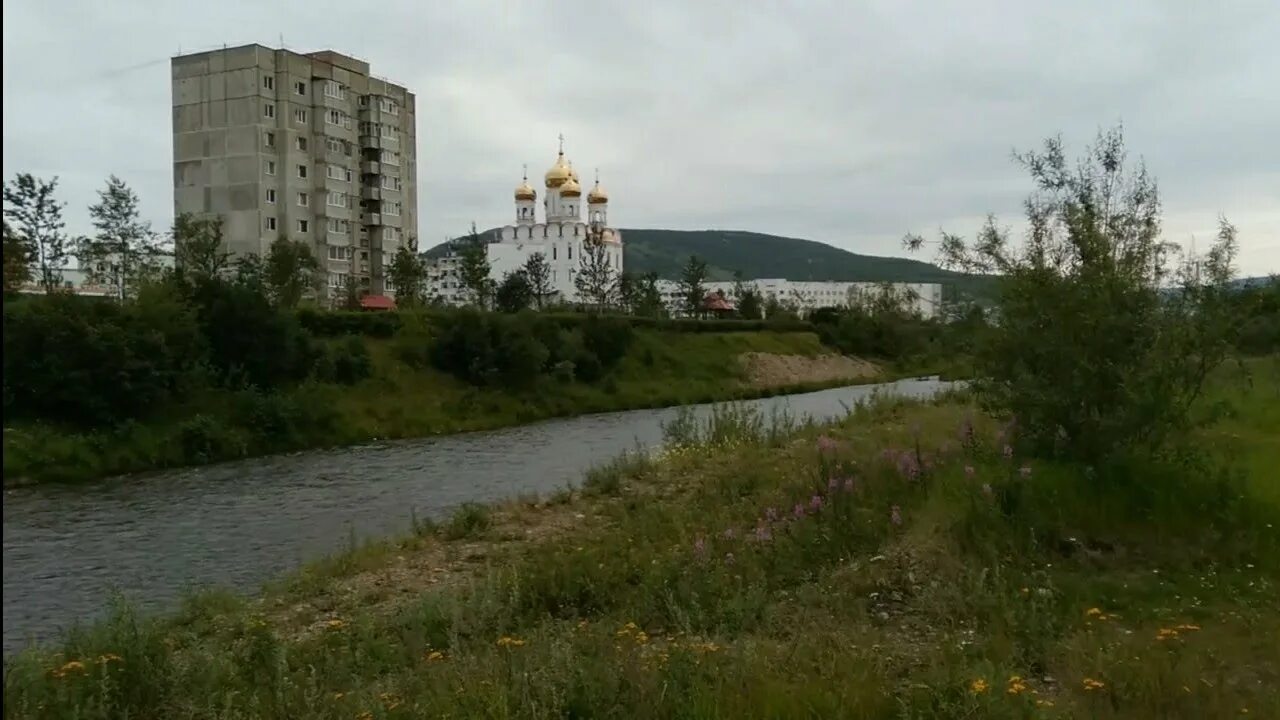 Где то в поле в магадане. Река магаданка магадан. река магаданка. гороховое поле магадан. набережная реки магаданки 7 магадан.