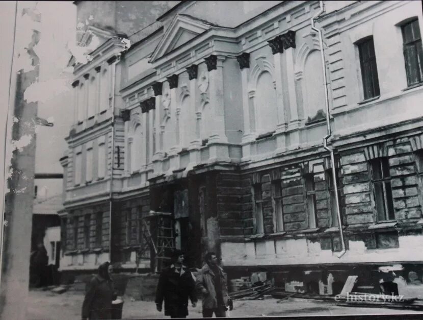 Русский драматический театр горького нурсултан. Горького (казахстан). Республиканский русский драматический театр махачкала. Академический русский театр драмы им. М.