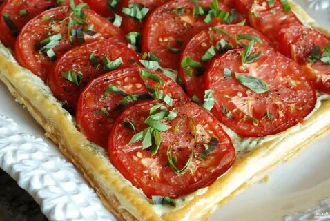 Пирог с моцареллой и помидорами