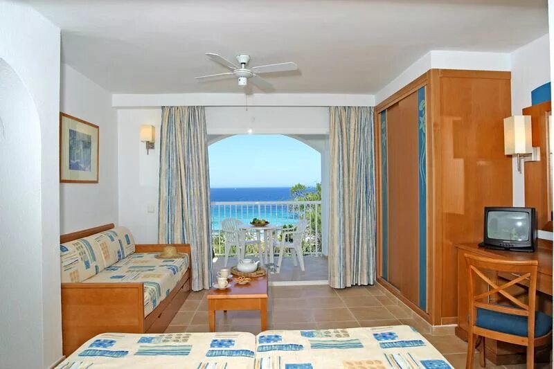 View 2 more. Two seasons (former gloria hotel) 4. Отель кристал сансет лакшери резорт. Отель la rosa в египте. Номера в отеле на 2 взрослых и 1 подросток.