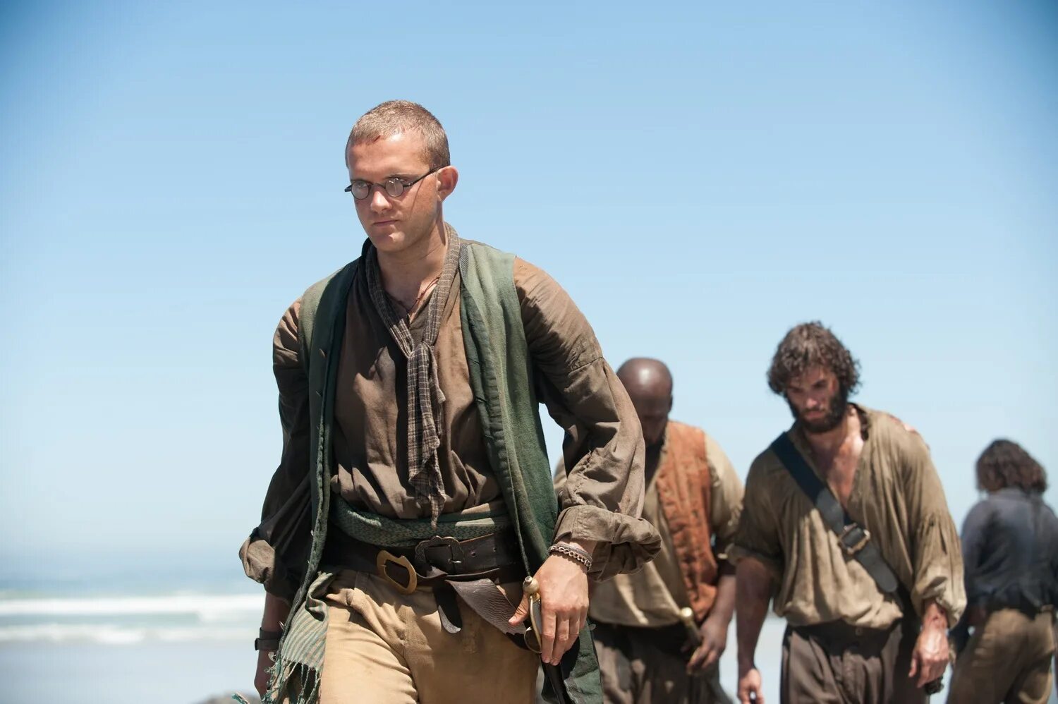 черные паруса 2 5. капитан флинт сериал черные паруса. черные паруса сериал 2014–2017. мистер дюфрейн черные паруса. черные паруса 2 5.