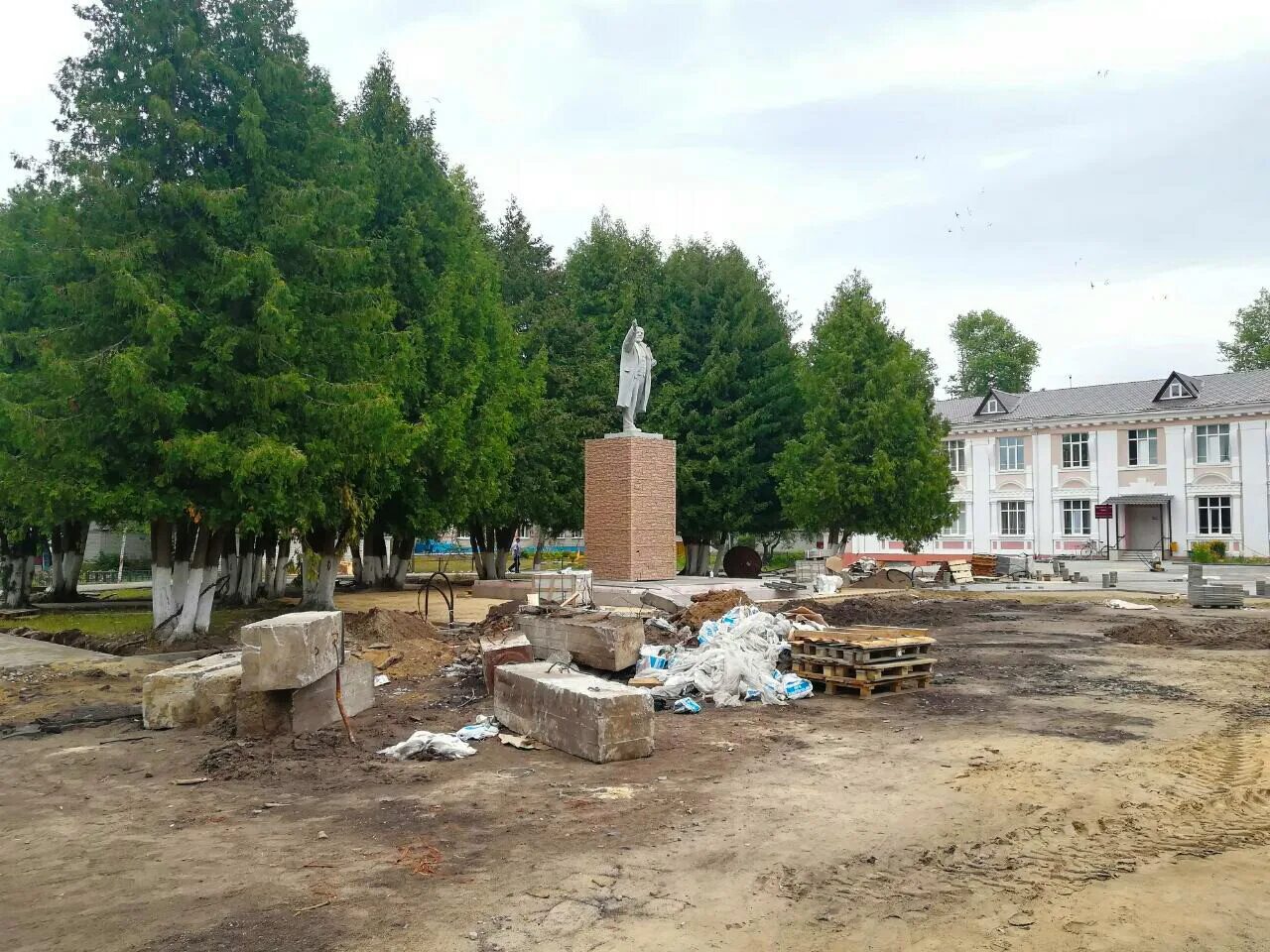 Майский парк Бежица. Майский парк Брянск. Парк в Бежице Брянск Майский парк.