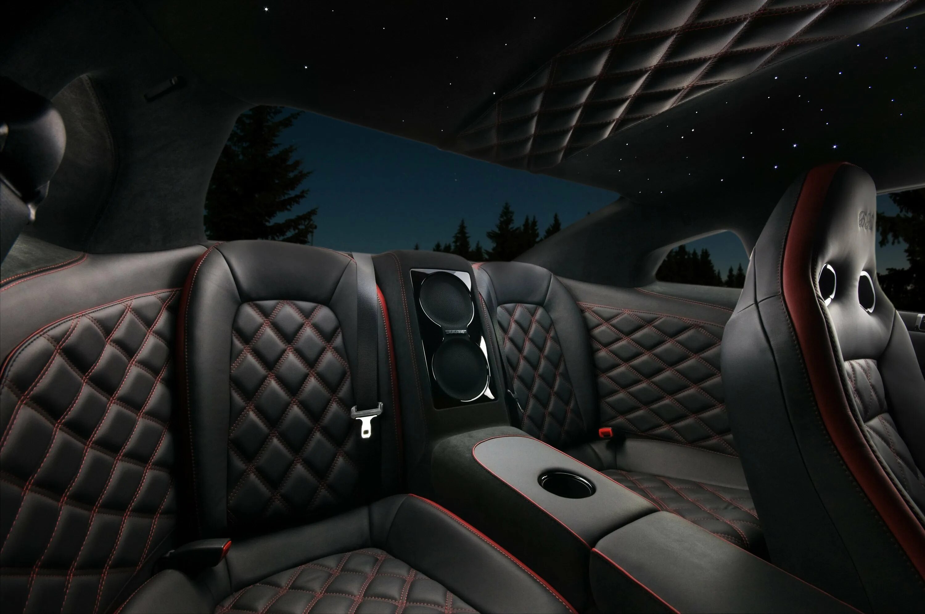Какой салон автомобиля лучше. Nissan gtr interior. потолок алькантара gtr 35. ниссан скайлайн 35 салон перетяжка. ниссан жук перетяжка потолка кожей.