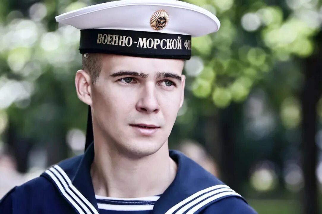 Моряк в н. Салага матрос. парни матросы. фотопортрет моряка. красивый матрос.