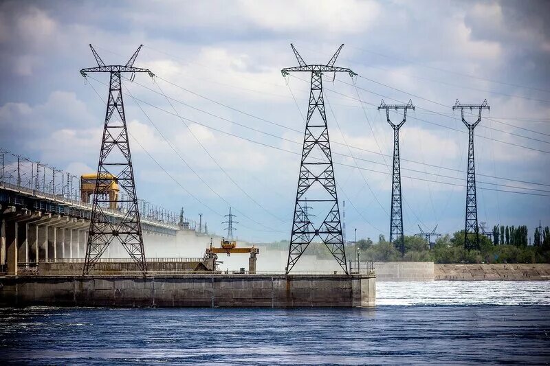 Линия электропередачи 500 кв саратовская гэс - балаково. Лэп гэс. Волжская гэс 1996. Лэп волгоград гэс. Ору-500 кв братской гэс.