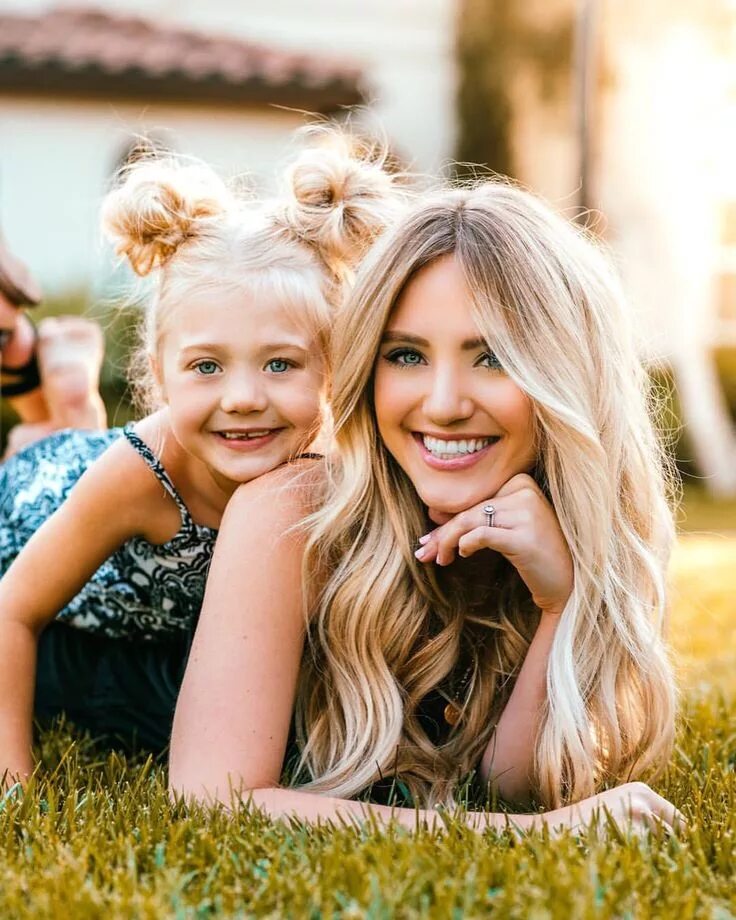 Mother daughter. Мама и дочка. Красивая мама с ребенком. Фотосессия мама и дочка. Красивая мама с дочкой.