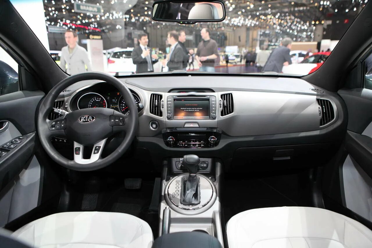 Купить в салоне спортейдж. Kia Sportage 2022 Luxe салон. Kia Sportage 2014 Interior. Kia Sportage 2014 внутри. Киа Спортаж 2014 салон.