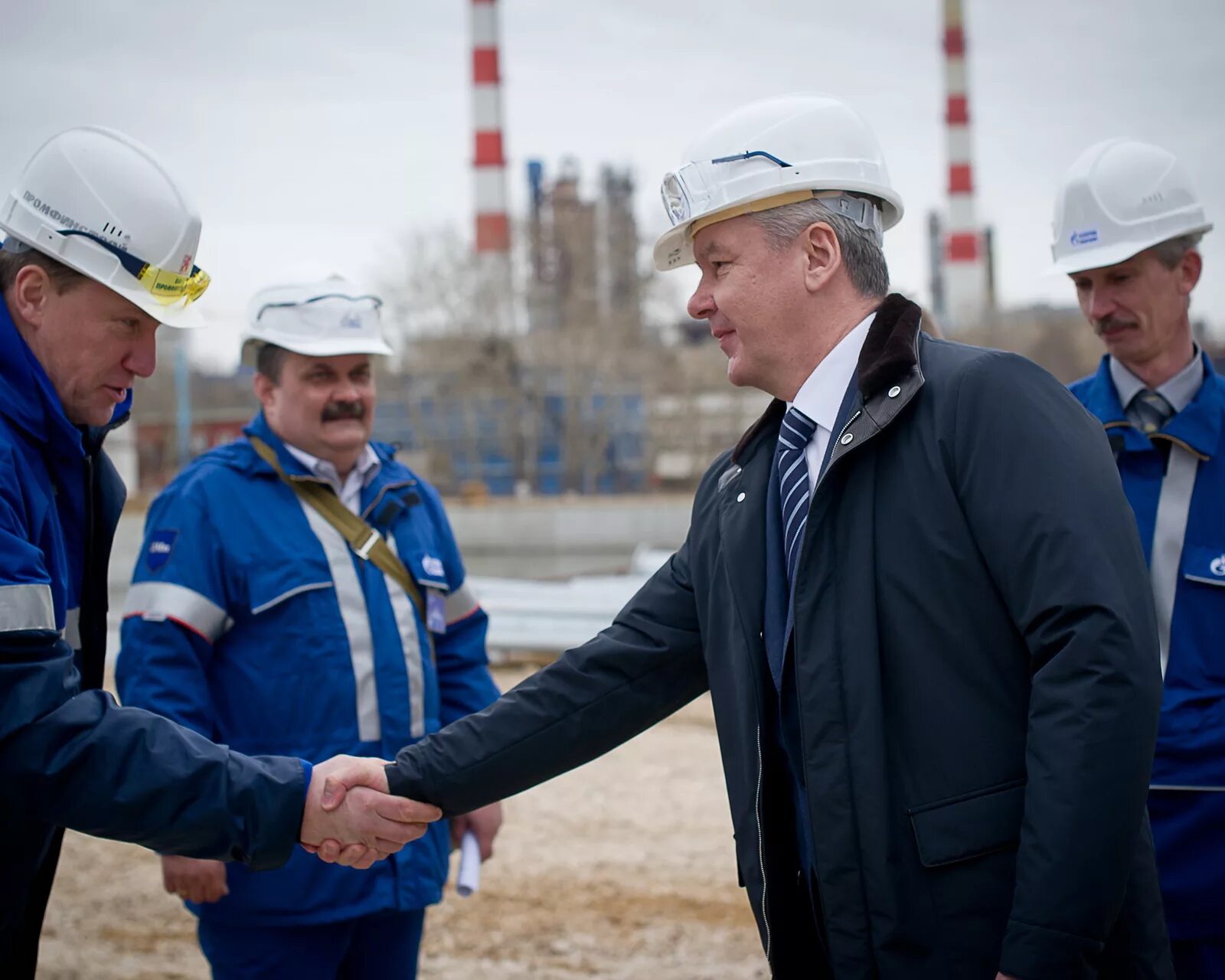 Директор нефтеперерабатывающего завода. Директор мнпз капотня. капотня завод мнпз.