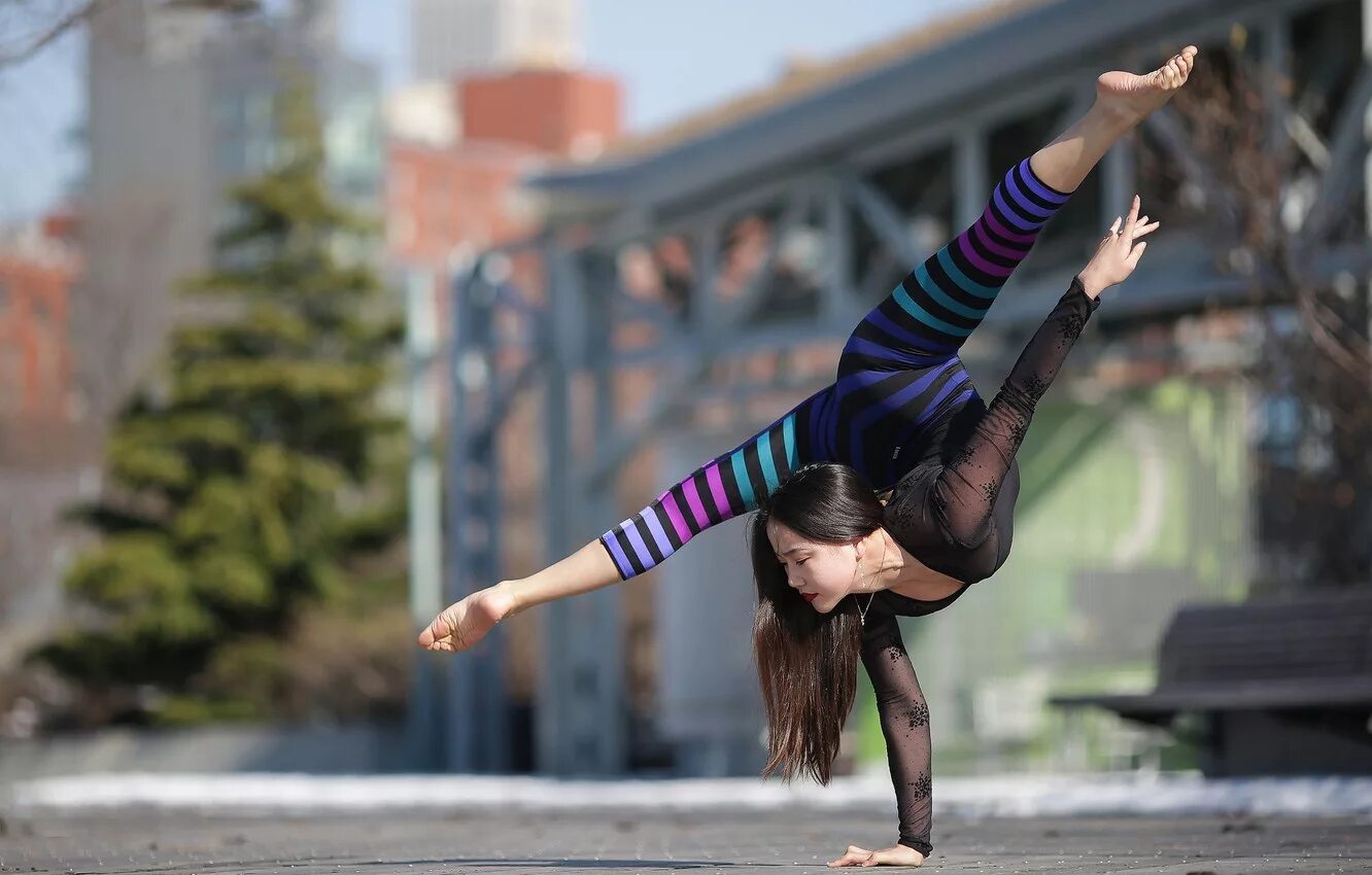 Flexibility stretching. Фотосессия шпагат. Красивый шпагат. Девушка на шпагате.