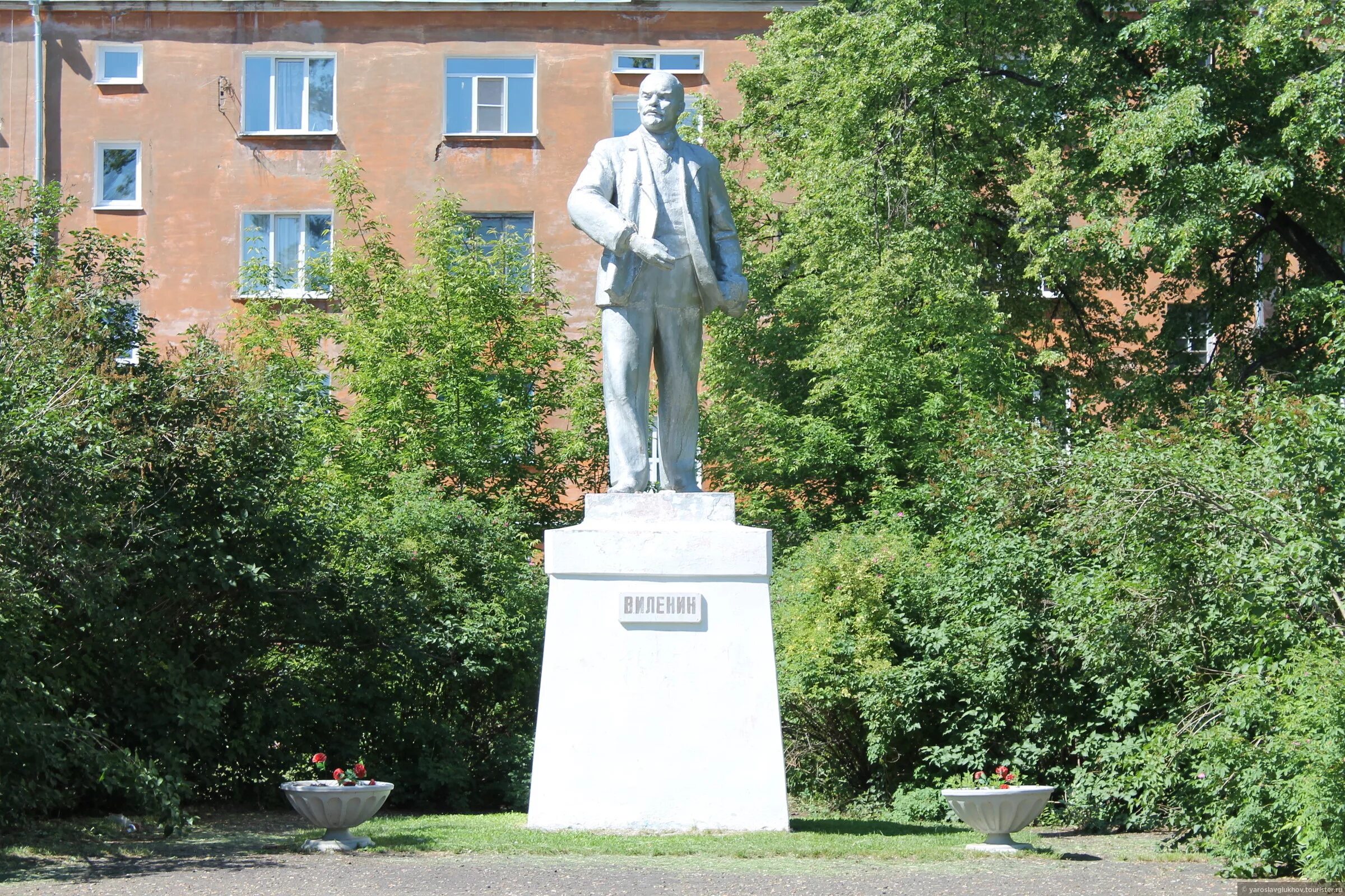 и. скульптура из мрамора ленин. ленин владимир ильич памятник. скульптор памятников ленина. памятник ленину в сша.