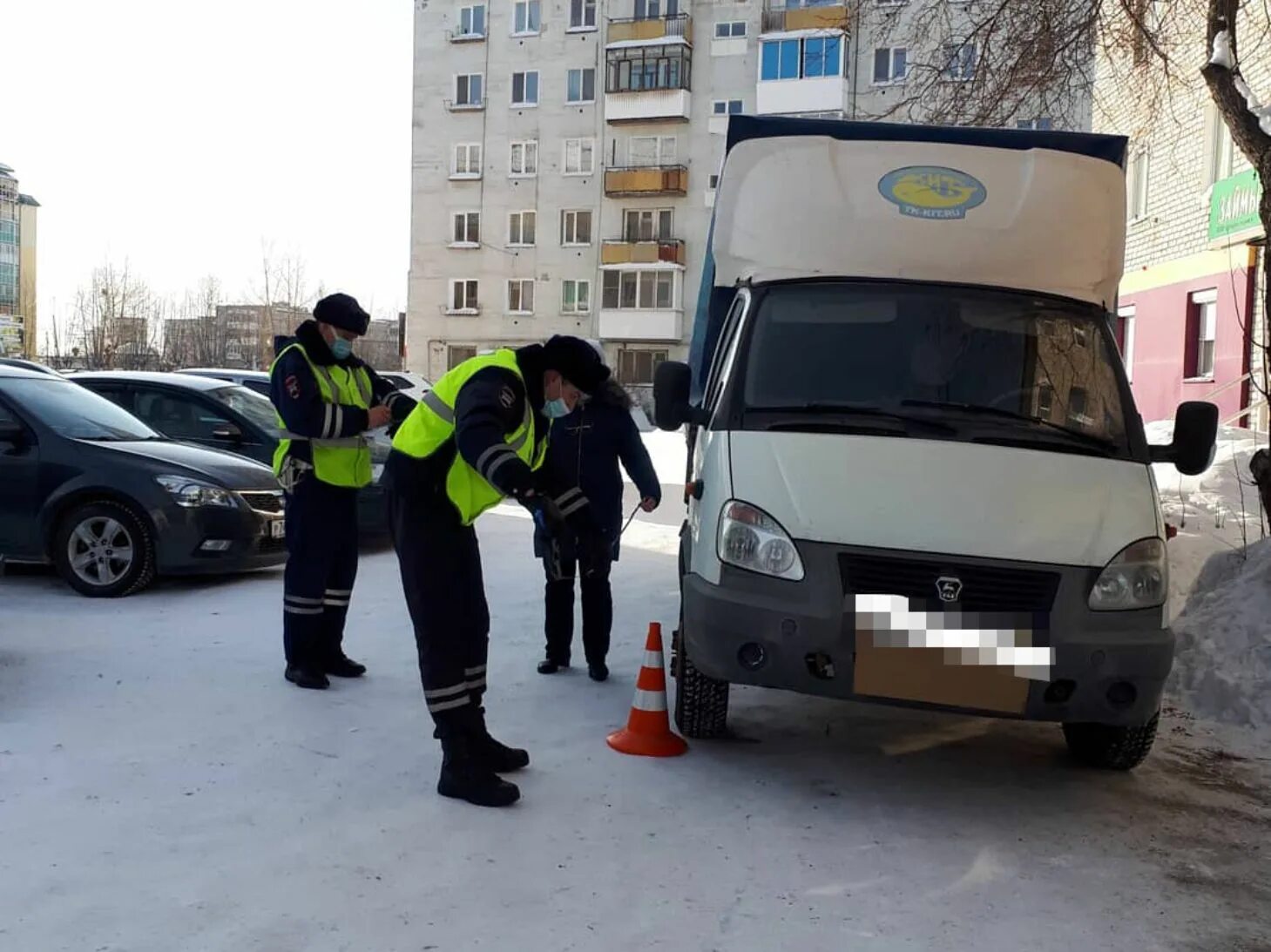 Глобус серов новости. ДПС Серов. Госавтоинспекция Серов. Авария с дорожными рабочими.