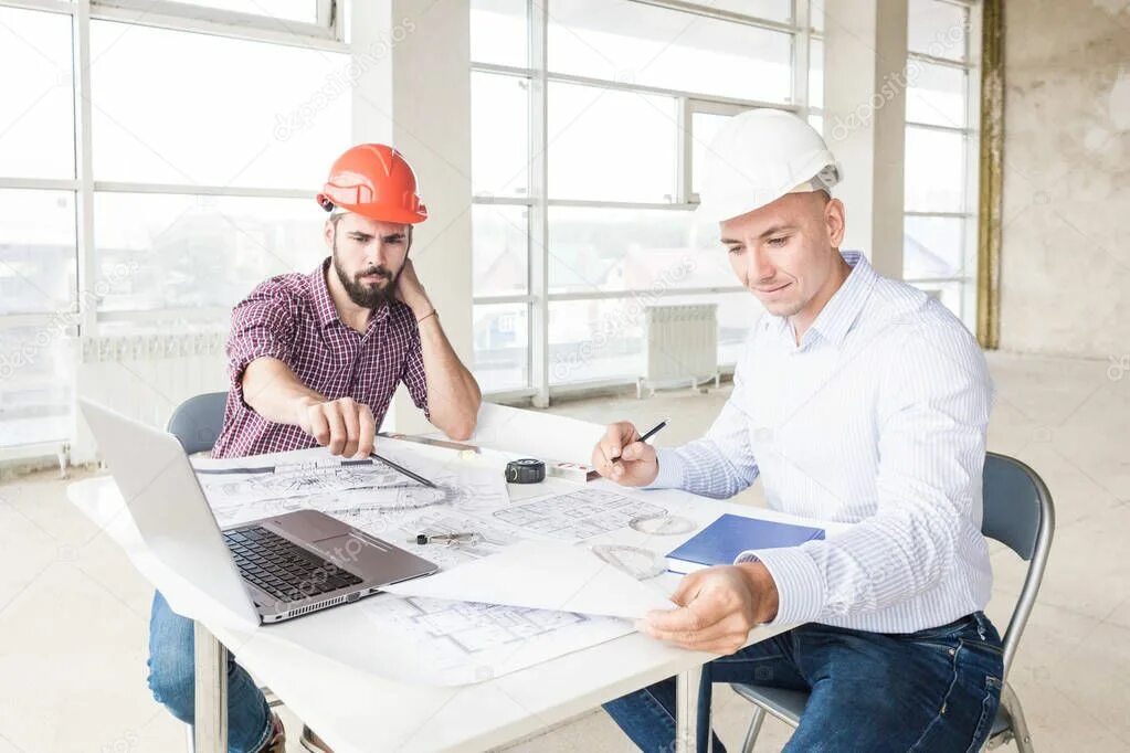 Опытные инженера пара. Инжинеры или инженеры. Опытные инженера пара. Опытные инженера пара. Молодожёны на стройке.