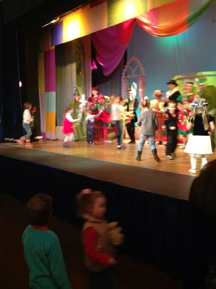 Камерная сцена тюз саратов. Группа мельница астрахань. Тюз концерты. Волгоградский тюз спектакль джек. Тюз королев зал.