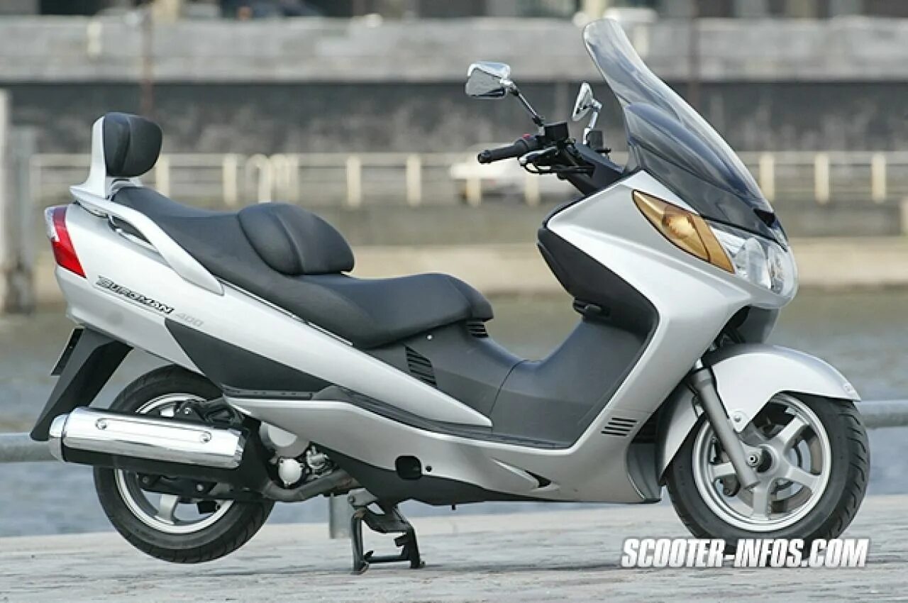 Купить скутер 400. Suzuki Burgman 400. Suzuki Burgman 250. Сузуки Скайвэй 250. Судзуки скайвей 400.