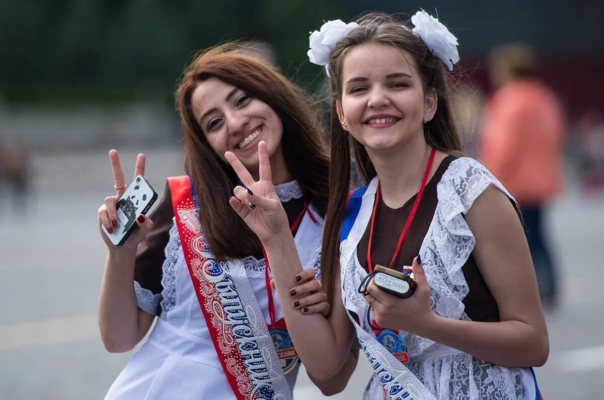 Девочки на выпускном 11 класс