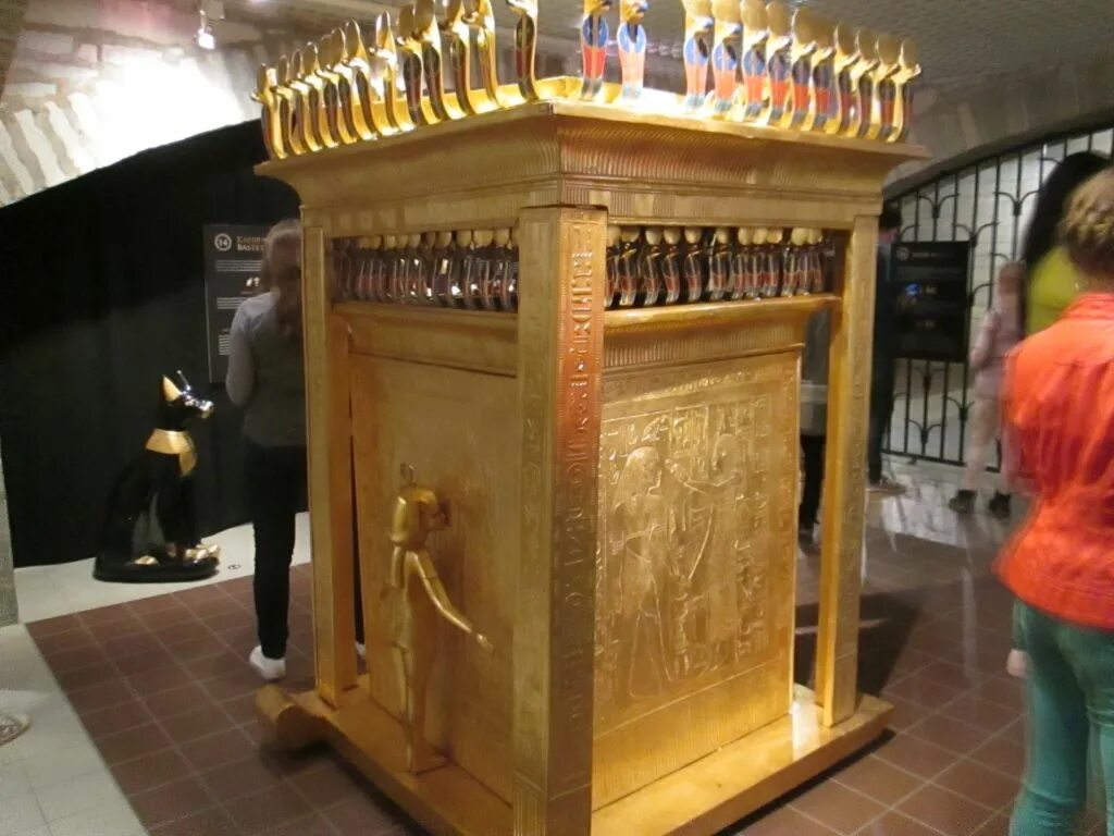 сокровища гробницы тутанхамона тюмень. вднх гробница тутанхамона выставка. усыпальница греческий царей в татойе. музей сокровища гробницы тутанхамона вднх. тутанхамон сокровища гробницы.