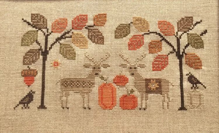 вышивка крестиком примитивы. вышивка примитивы. кофейный семплер совиный лес отшив. Plum street samplers. вышивка ворона в платье.