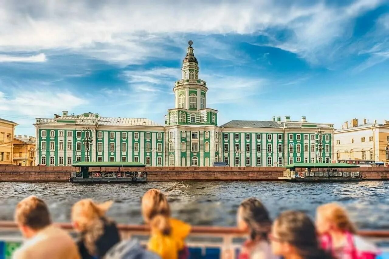 Работа в петербурге для иностранных. Васильевский остров кунсткамера. университетская набережная в санкт-петербурге кунсткамера. зимний дворец кунсткамера. глобус в кунсткамере в санкт-петербурге.