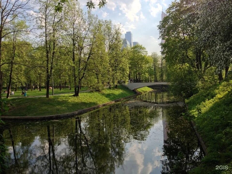Парк красная пресня фото. Парк красная пресня малый остров. Парк красная пресня москва фото. Парк красная. Парк красная пресня.