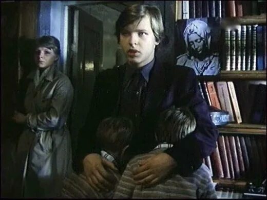 чужой звонок фильм 1985. чужой звонок 1985. екатерина маркова чужой звонок. писательница екатерина маркова ее книги. последний звонок фильм 1985.