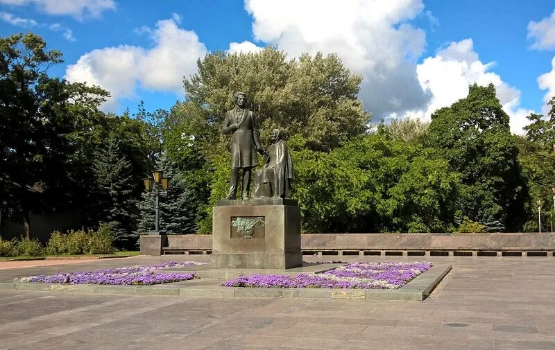 Псков сад. Псков сад. Псков сад. Летний парк псков. Фонтан в ботаническом саду псков.