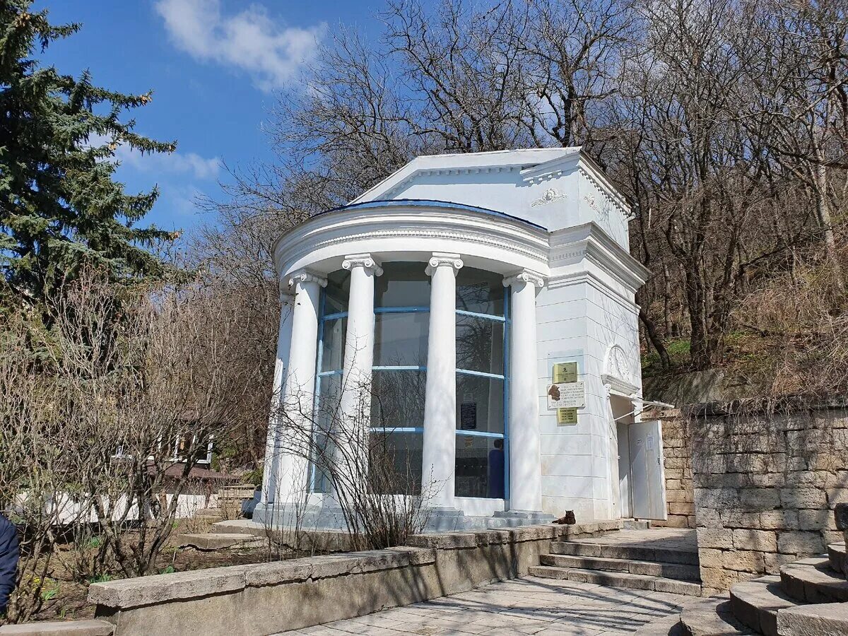 Лермонтовский сквер железноводск. Лермонтовский бювет в железноводске. Лермонтовский источник в железноводске. Лермонтовская железноводск. Лермонтовская железноводск.