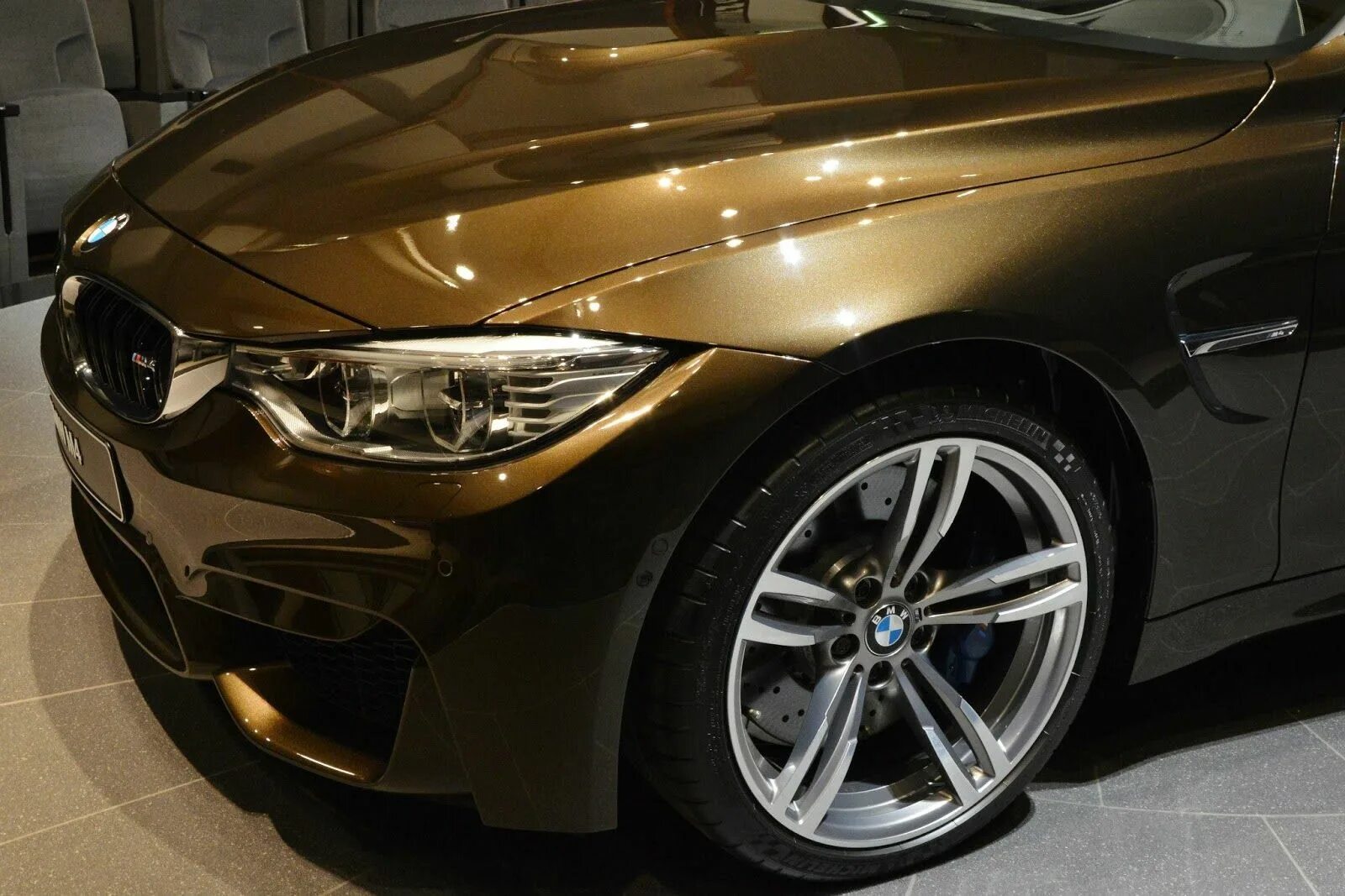 Brown car. BMW m4 Bronze. BMW 4 Bronze. BMW m4 Brown Topaz Metallic. BMW m4 коричневая.