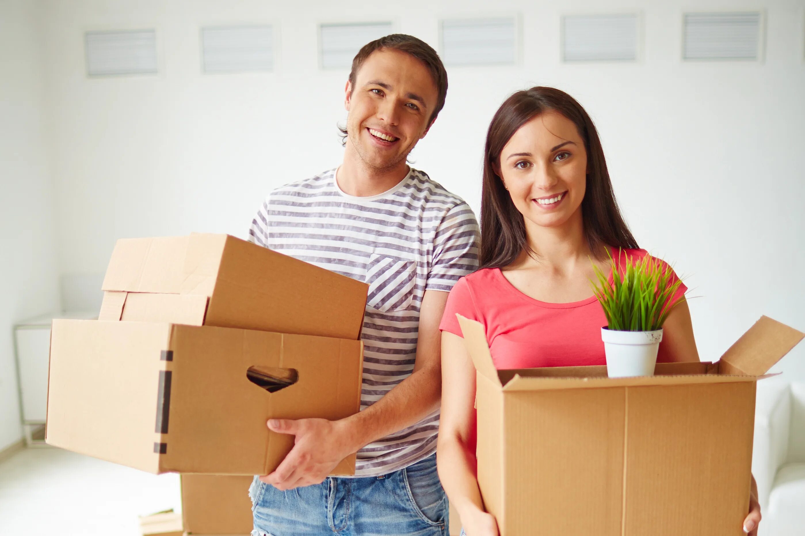 Заселение в новую квартиру. Рынок недвижимости. Ипотека с господдержкой для семей. Ипотека и ипотечное кредитование. Накопить на жилье.