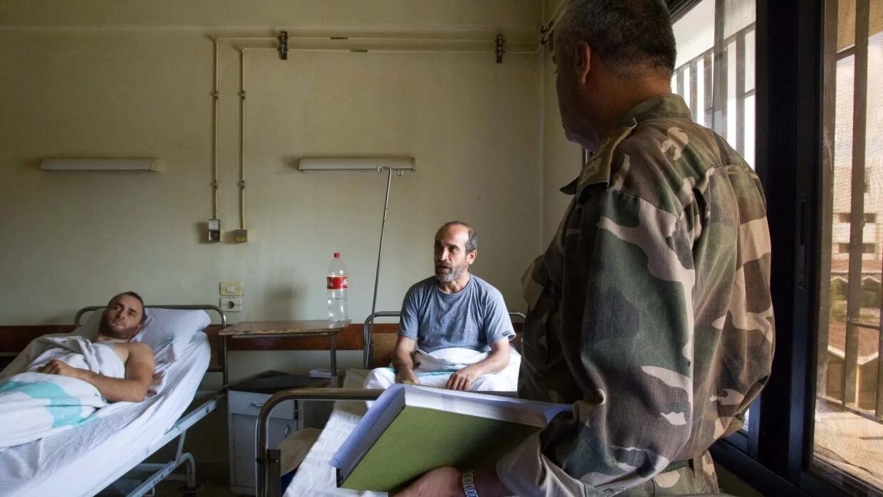 Военный госпиталь Алеппо. Военный госпиталь в Дамаске. Военный госпиталь в Сирии. Сирийский солдат в госпитале.