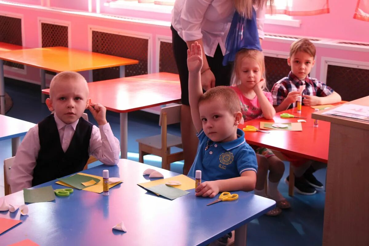 воспитатель и дети в доу. дежурные группы в детских садах. дети в детсаду. вакансии детский садик 22. 416 детский сад челябинск.